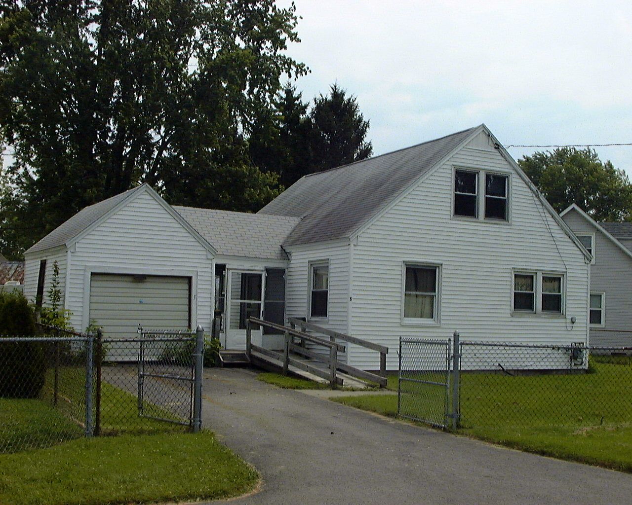 Under Renovation DEWITT / EAST SYRACUSE 2 BR Cape Cod 5 Wyncrest Drive Limestone Ridge